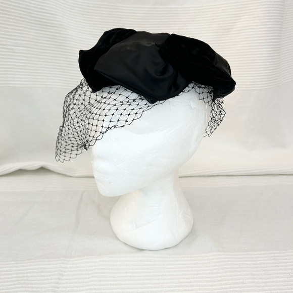 Vintage Black Velvet Ring Fascinator Hat With Netting - Picture 7 of 11